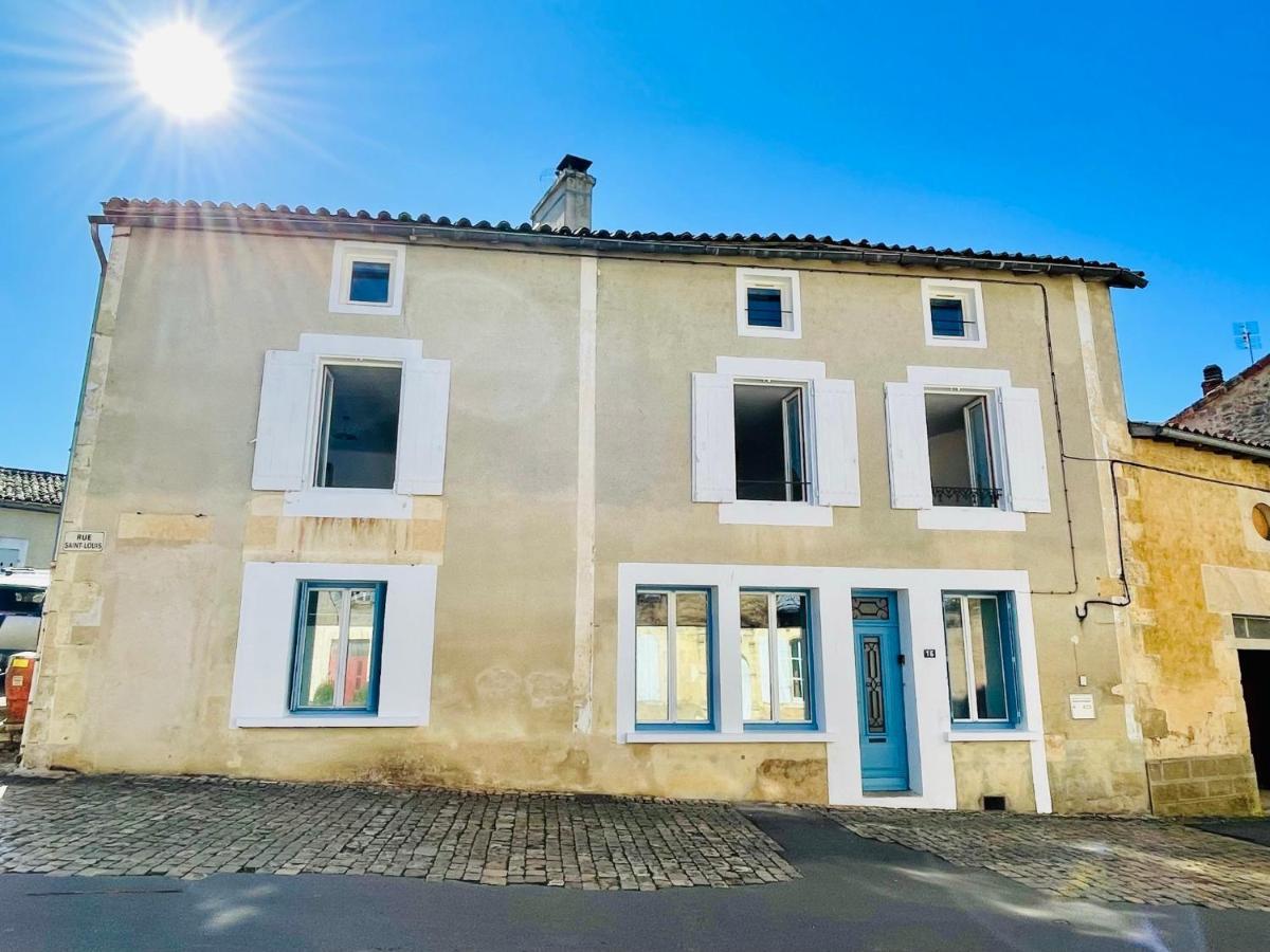Villa La Carrée des Amis Lusignan Esterno foto